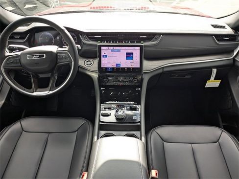 New 2025 Jeep Grand Cherokee Limited image 15