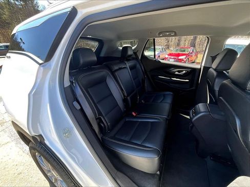 Used 2024 GMC Terrain SLT AWD/4WD image 16