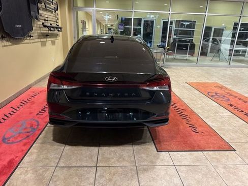Used 2023 Hyundai Elantra SEL w/ Convenience Package image 5
