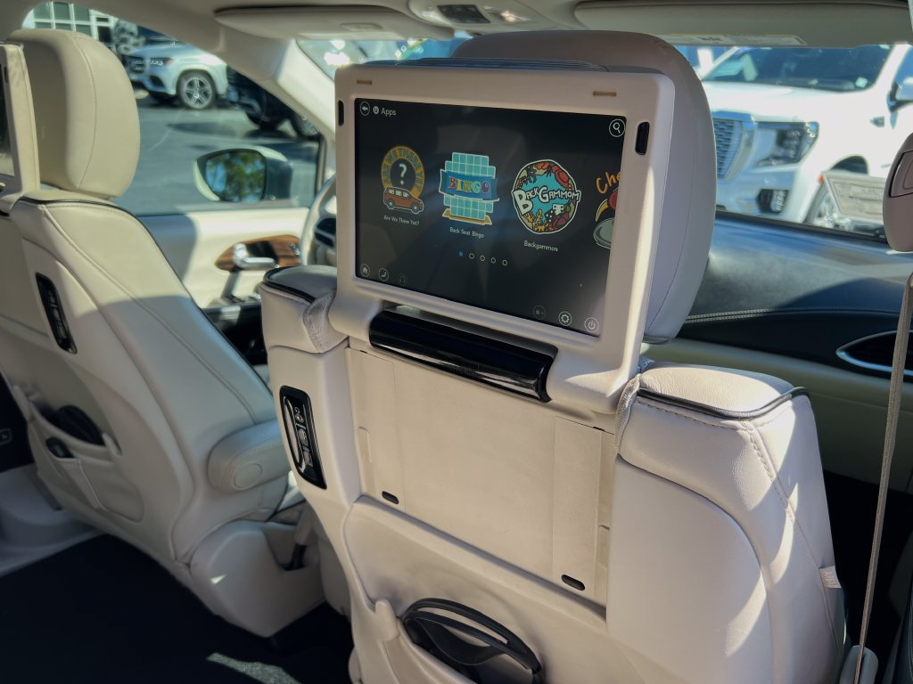 Used 2021 Chrysler Pacifica Limited w/ Uconnect Theater Family Group FWD image 30