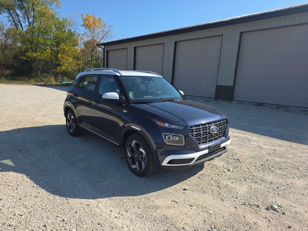 Used 2026 Hyundai Venue SEL FWD image 3