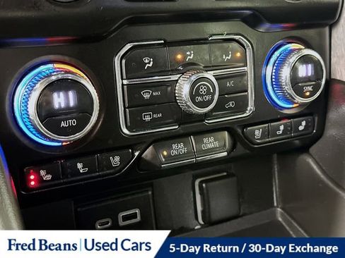 Used 2023 GMC Yukon XL SLT w/ SLT Premium Package image 18