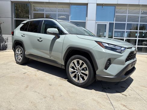 Used 2022 Toyota RAV4 XLE Premium AWD/4WD image 2