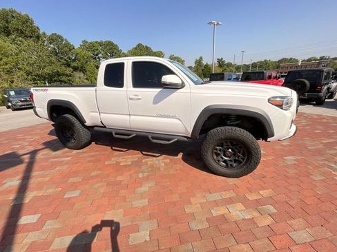 Used 2016 Toyota Tacoma TRD Off-Road w/ Towing Package AWD/4WD image 36