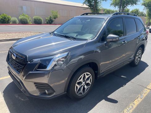 Used 2022 Subaru Forester Premium AWD/4WD image 1