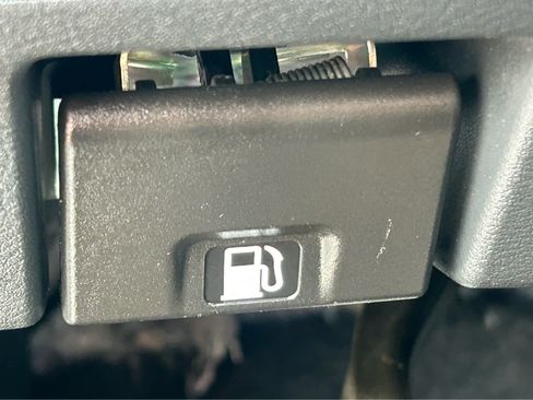 Used 2025 Nissan Altima 2.5 SV FWD image 16