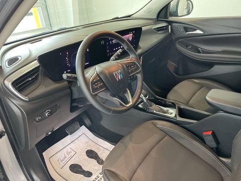 Used 2025 Buick Encore GX Preferred AWD/4WD image 9