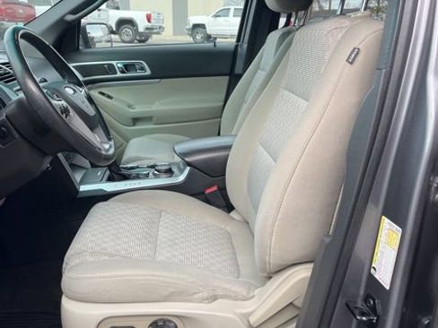 Used 2014 Ford Explorer XLT image 26