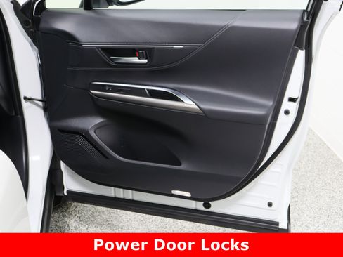 Used 2024 Toyota Venza LE image 40