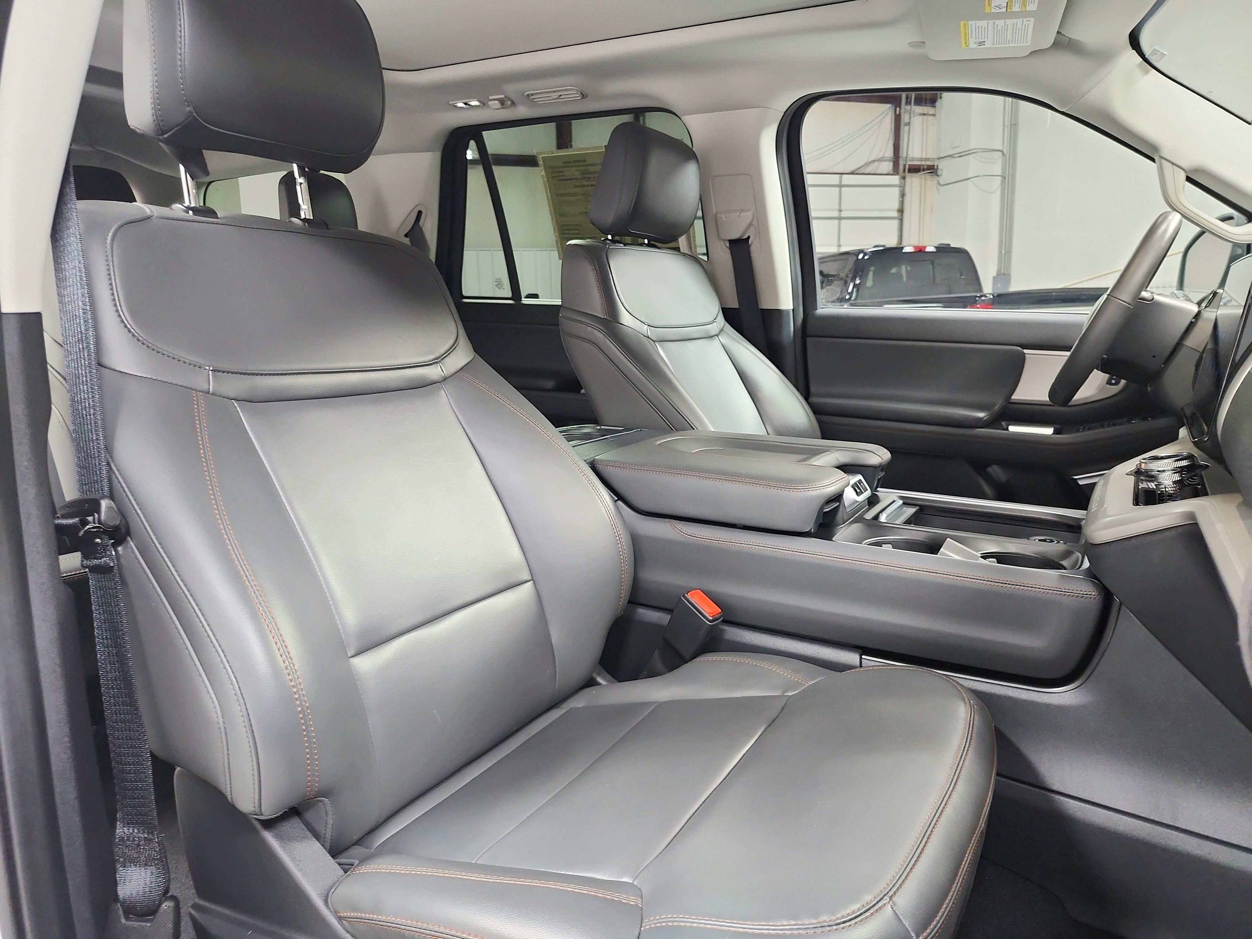 Used 2025 Ford Expedition Active AWD/4WD image 47