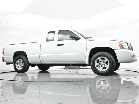 Used 2006 Dodge Dakota SLT image 37
