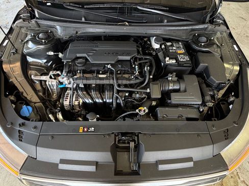 Used 2025 Kia K4 LXS image 32