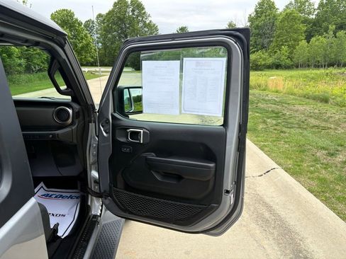 Used 2020 Jeep Wrangler Sport AWD/4WD image 25