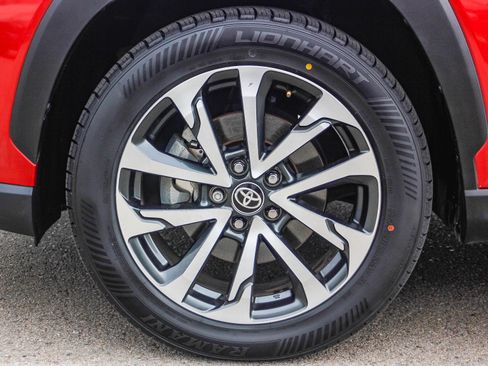 Used 2024 Toyota Corolla Cross XLE image 10