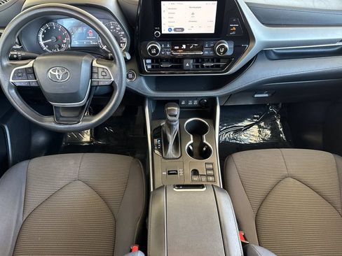 Used 2023 Toyota Highlander L FWD image 12