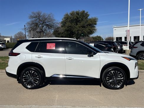 Certified 2025 Nissan Rogue Platinum w/ Tech Package image 3