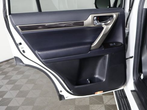 Used 2018 Lexus GX 460 image 25