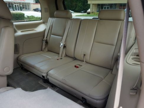 Used 2013 Cadillac Escalade Premium image 22