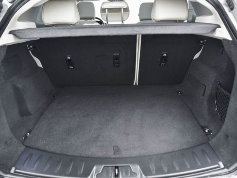 Used 2019 Jaguar E-PACE SE image 13