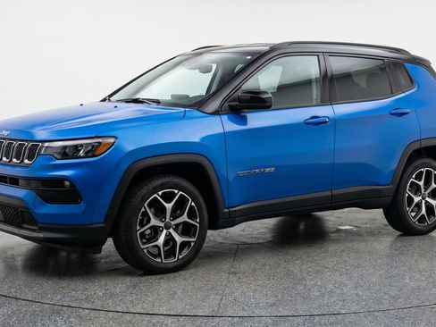 Used 2025 Jeep Compass Limited AWD/4WD image 3