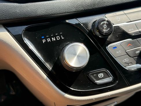 Used 2021 Chrysler Voyager Lxi image 18