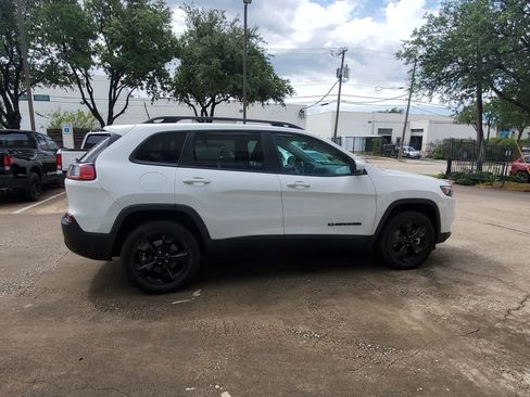 Used 2021 Jeep Cherokee Latitude Plus AWD/4WD image 7