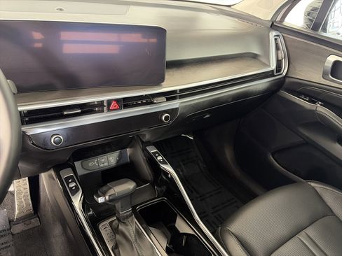 Certified 2025 Kia Sorento SX image 4