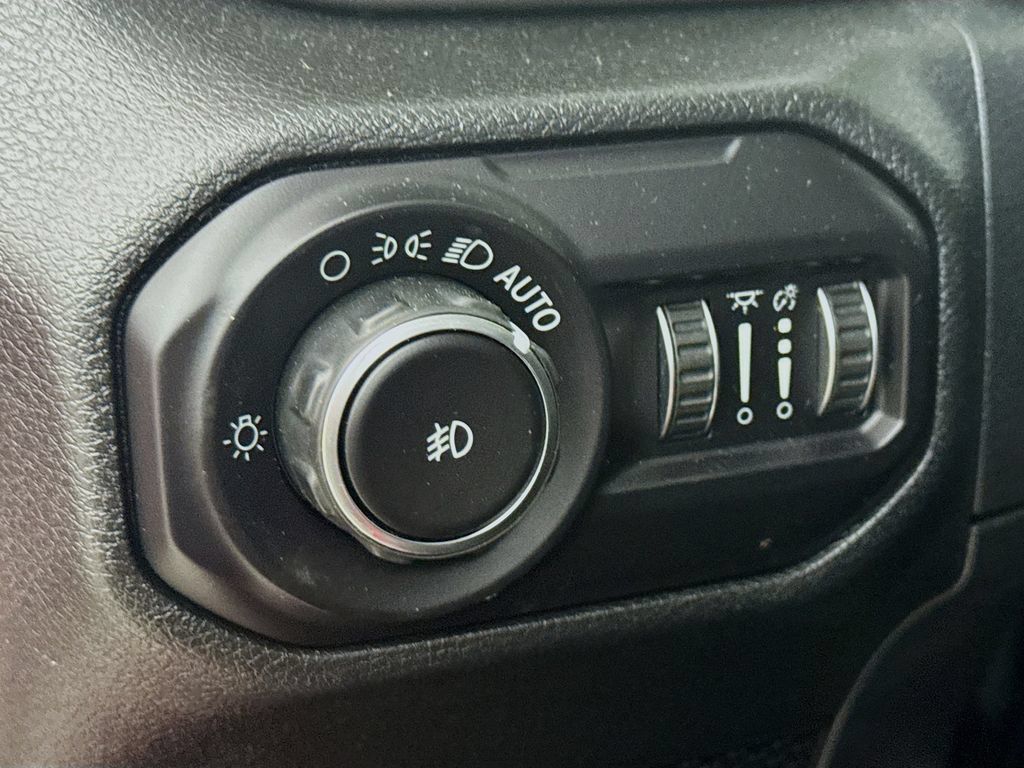 Used 2018 Jeep Wrangler Unlimited Sport S AWD/4WD image 11