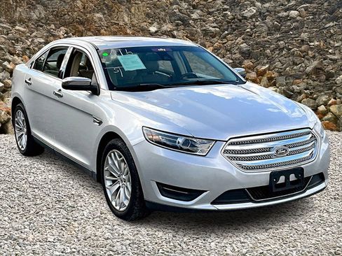 Used 2018 Ford Taurus Limited image 9