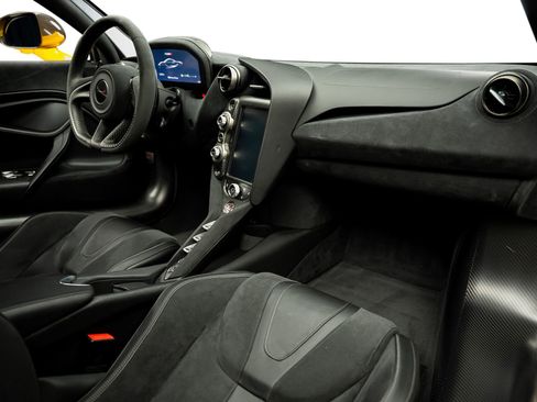Used 2018 McLaren 720S Performance RWD image 2