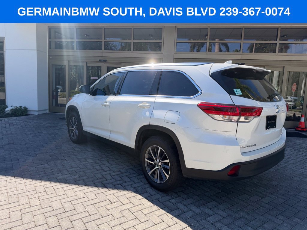 Used 2019 Toyota Highlander XLE FWD image 18