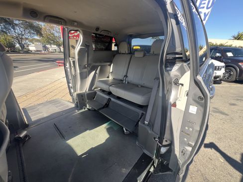 Used 2011 Toyota Sienna XLE image 13