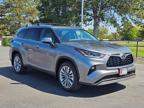New 2026 Toyota Highlander Platinum AWD/4WD image 6
