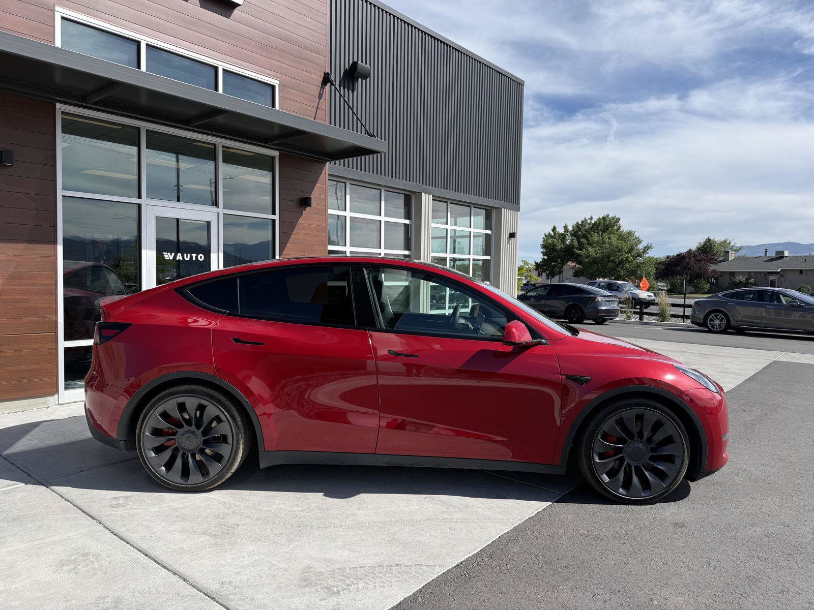 Used 2023 Tesla Model Y Performance AWD/4WD image 9
