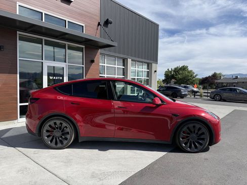 Used 2023 Tesla Model Y Performance AWD/4WD image 9
