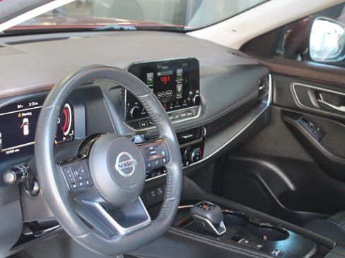Used 2021 Nissan Rogue Platinum FWD image 23