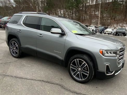 Certified 2023 GMC Acadia SLT w/ Technology Package image 3
