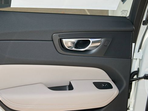 New 2026 Volvo XC60 B5 Plus w/ Protection Package Premier image 19