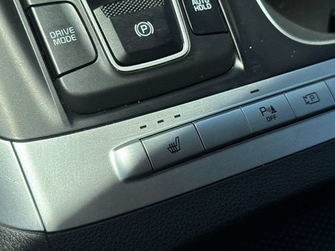 Used 2022 Kia Carnival LX FWD image 23