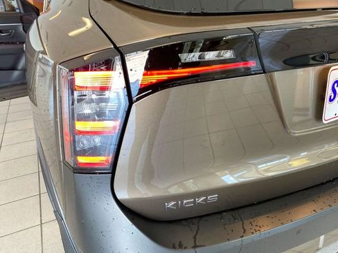 Used 2025 Nissan Kicks SR AWD/4WD image 27