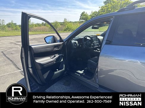 Used 2025 Nissan Pathfinder Rock Creek AWD/4WD image 9