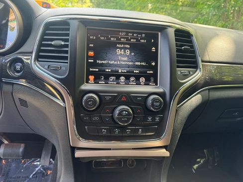 Used 2015 Jeep Grand Cherokee Overland w/ Advanced Technology Group AWD/4WD image 21