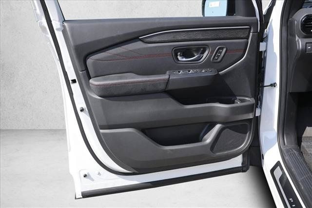 New 2026 Honda Pilot Black Edition image 12