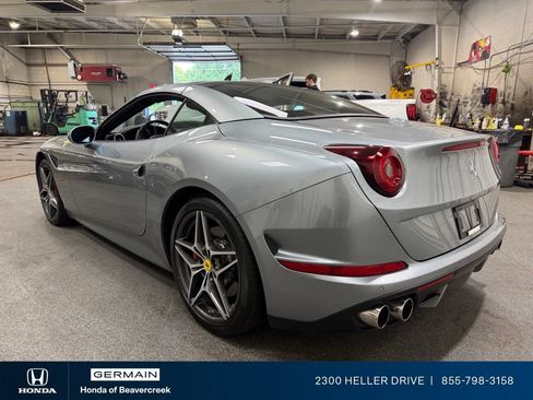 Used 2017 Ferrari California T RWD image 6