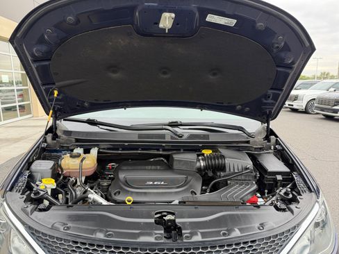 Used 2017 Chrysler Pacifica Limited w/ UConnect Theater Package image 22