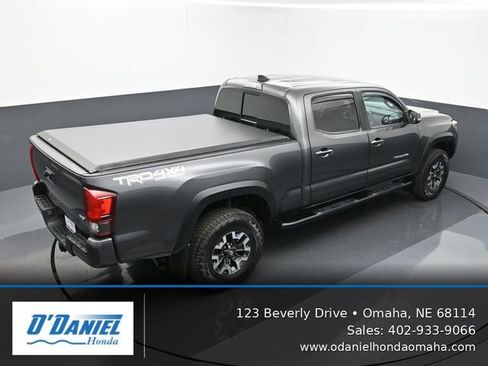 Used 2018 Toyota Tacoma TRD Off-Road w/ Technology Package AWD/4WD image 18