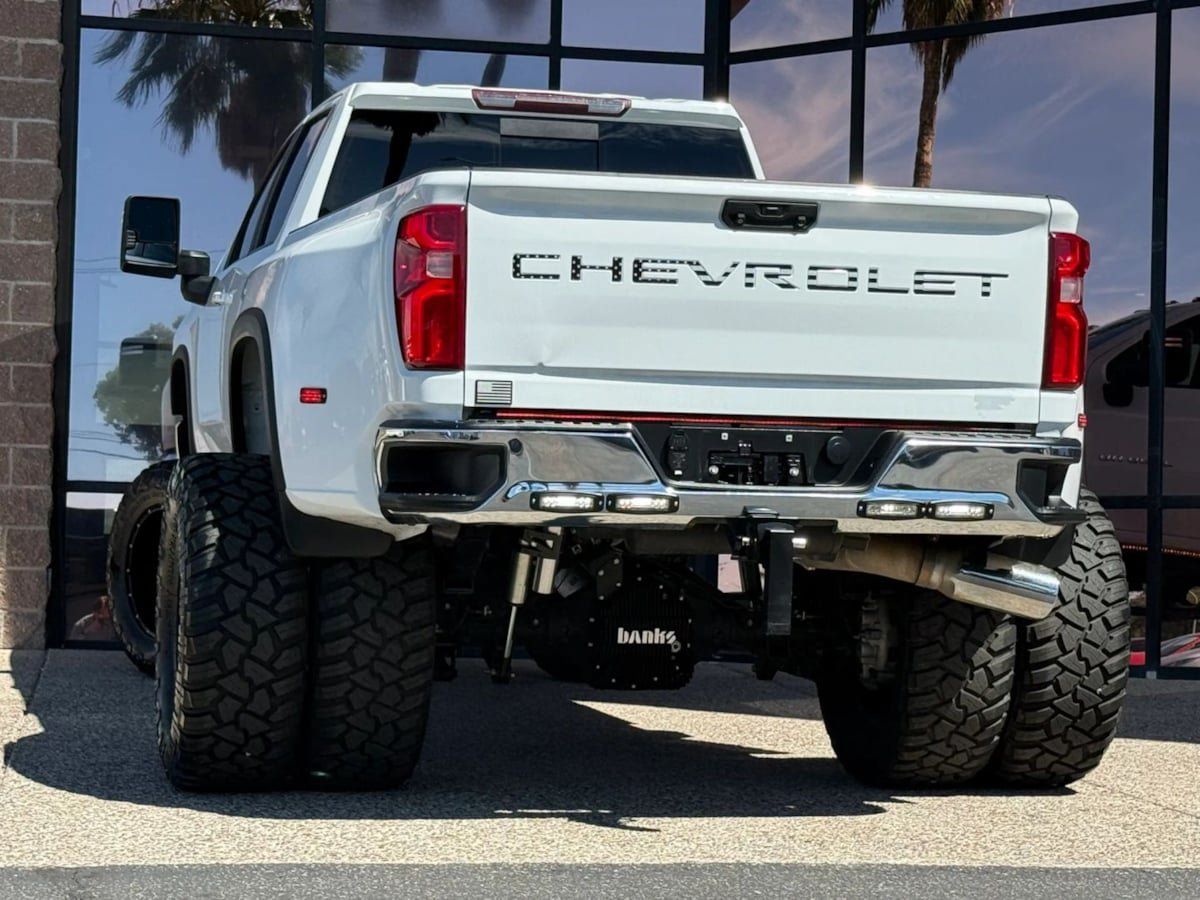 Used 2022 Chevrolet Silverado 3500 LT w/ Convenience Package AWD/4WD image 8