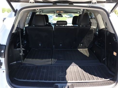 Used 2018 Toyota Highlander Plus AWD/4WD image 9