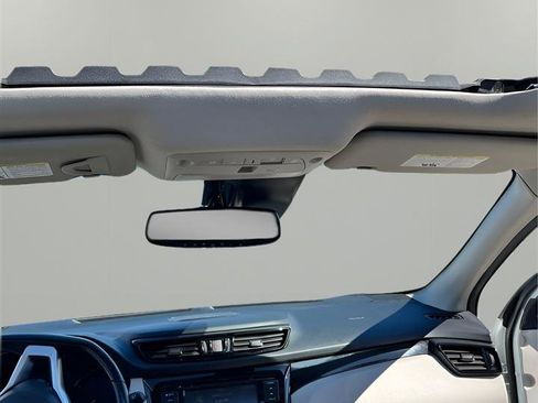 Used 2022 Nissan Rogue Sport SL w/ Premium Package image 19