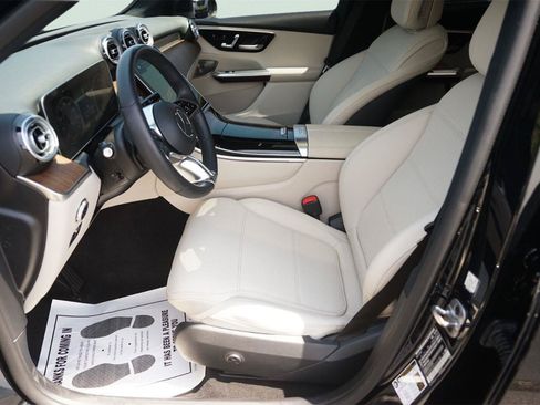 Used 2025 Mercedes-Benz GLC 350e 4MATIC image 9